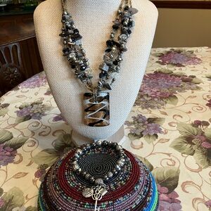 MULTI STRAND OF GEMSTONES, GLASS AND METAL BEADS MATCHED BRACELET